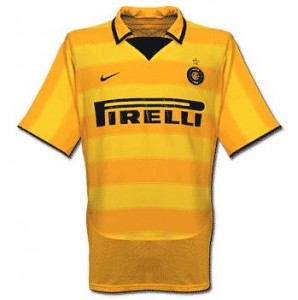 Inter-trøje-ude-2003-2005-1